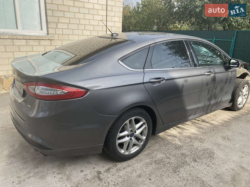 Седан Ford Fusion 2013 в Смілі