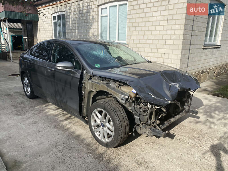 Седан Ford Fusion 2013 в Смілі