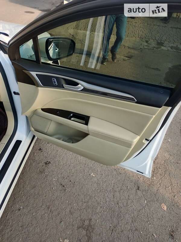 Седан Ford Fusion 2015 в Одесі