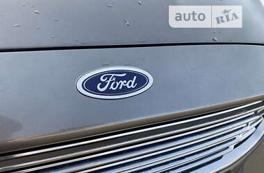 Седан Ford Fusion 2013 в 