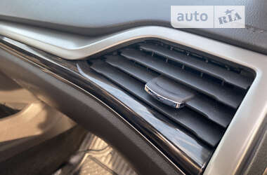 Седан Ford Fusion 2013 в 