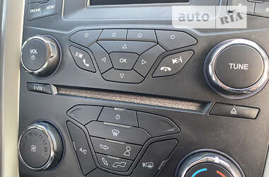 Седан Ford Fusion 2013 в 