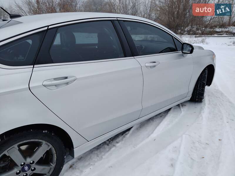 Седан Ford Fusion 2014 в Благовіщенську