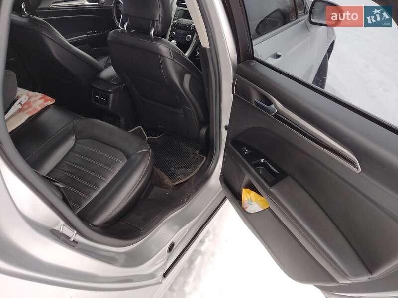 Седан Ford Fusion 2014 в Благовіщенську