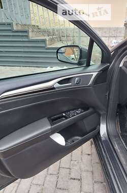 Седан Ford Fusion 2015 в Павлограді