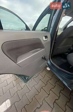 Хэтчбек Ford Fusion 2003 в Нововолынске