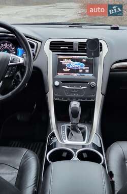 Седан Ford Fusion 2013 в 