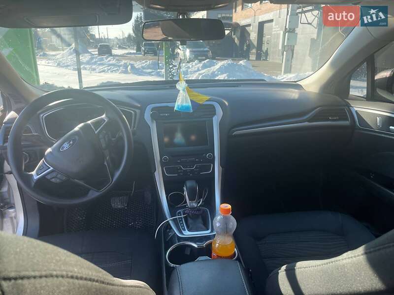 Седан Ford Fusion 2016 в Каневе