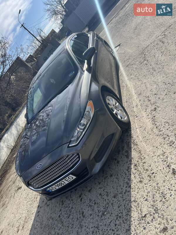 Седан Ford Fusion 2015 в 