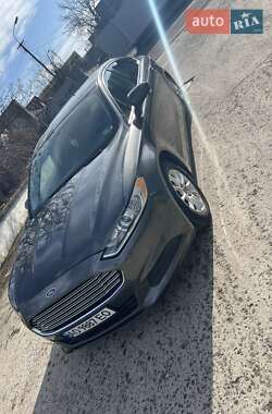 Седан Ford Fusion 2015 в Сваляве