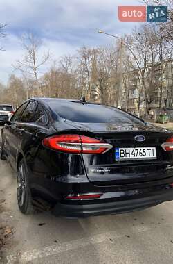 Седан Ford Fusion 2019 в Одесі