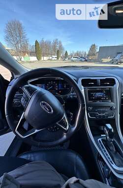 Седан Ford Fusion 2015 в 