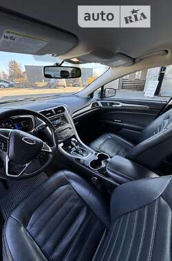 Седан Ford Fusion 2015 в 
