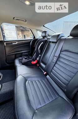 Седан Ford Fusion 2015 в 