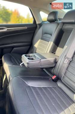 Седан Ford Fusion 2015 в 