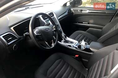 Седан Ford Fusion 2015 в 