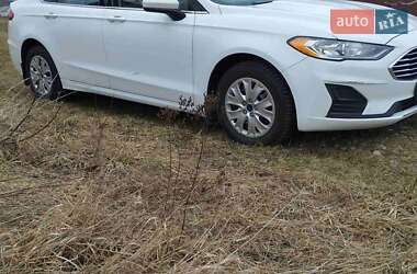 Седан Ford Fusion 2019 в 