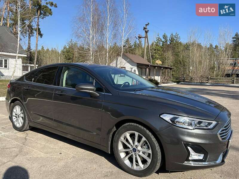 Седан Ford Fusion 2020 в 