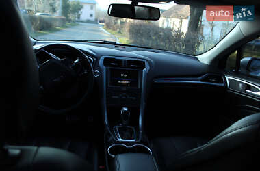 Седан Ford Fusion 2015 в 