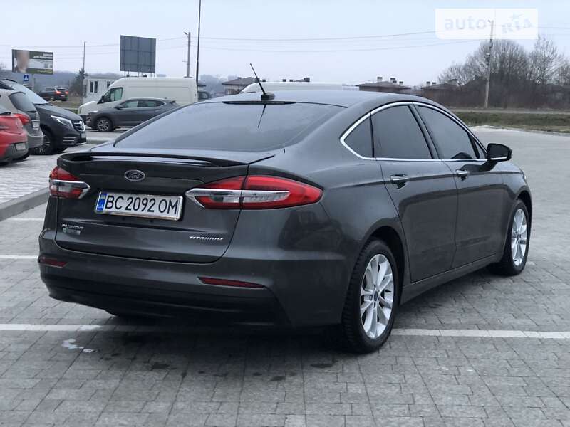 Седан Ford Fusion 2019 в Львове