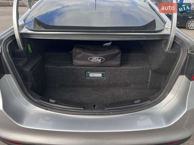 Седан Ford Fusion 2013 в Полтаві