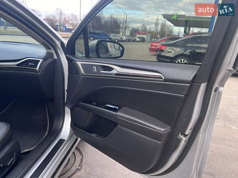 Седан Ford Fusion 2013 в Полтаві