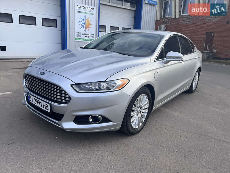 Седан Ford Fusion 2013 в Полтаві
