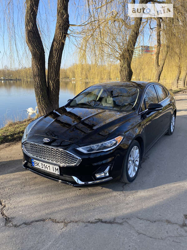 Седан Ford Fusion 2019 в Ровно