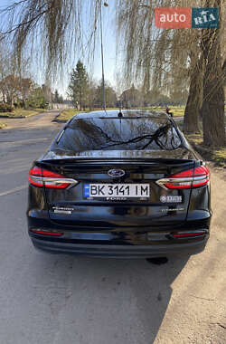 Седан Ford Fusion 2019 в Ровно