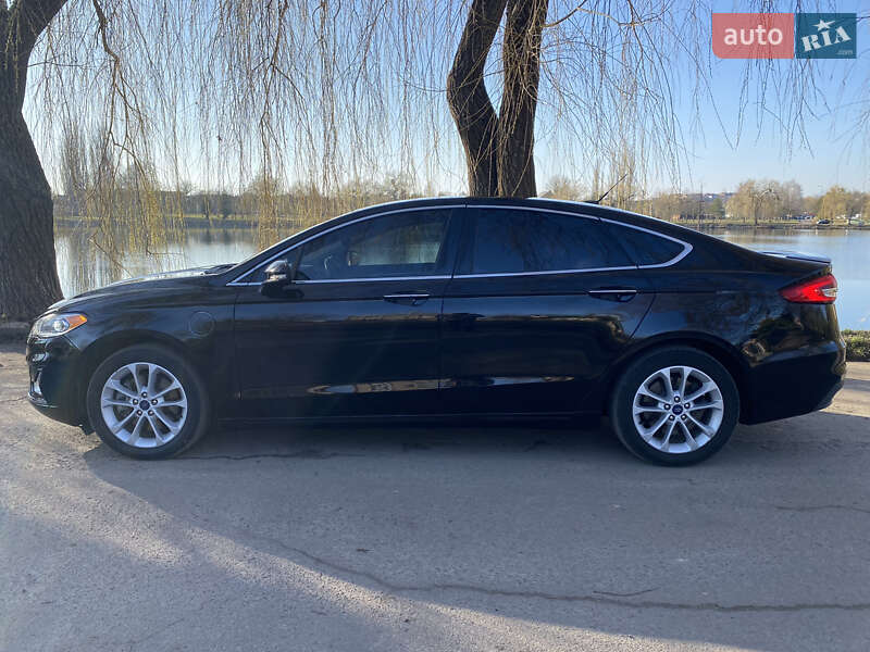 Седан Ford Fusion 2019 в Ровно