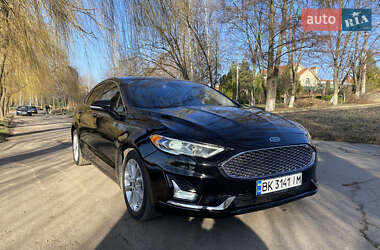 Седан Ford Fusion 2019 в Ровно
