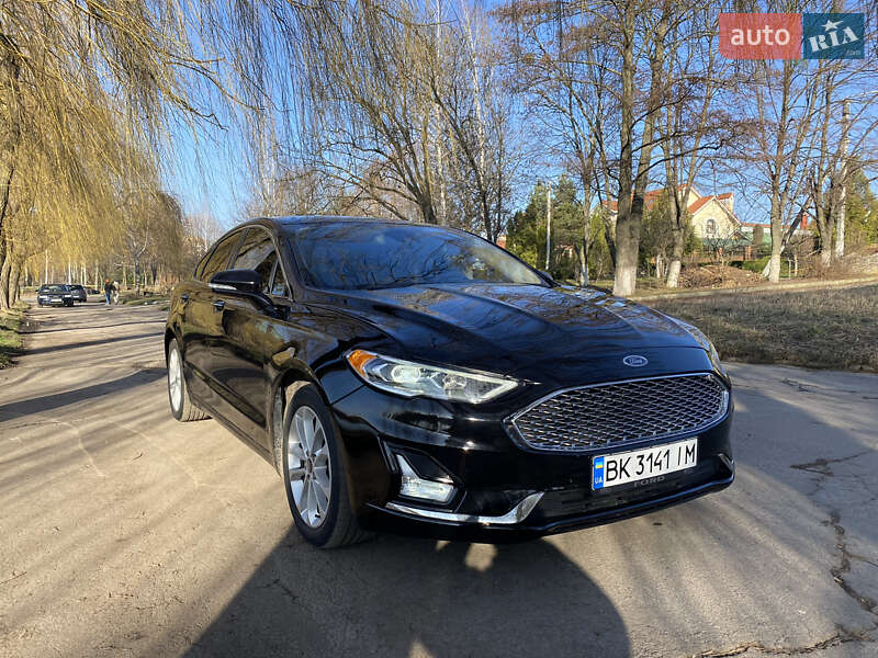Седан Ford Fusion 2019 в Ровно