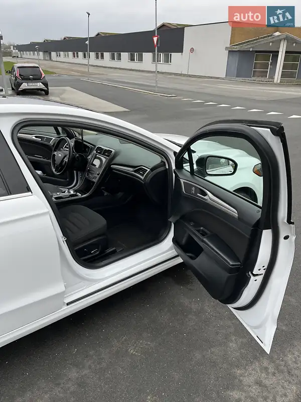 Ford Fusion 2019 VIN 3FA6P0LU2KR220401 фото оголошення 7 з 68