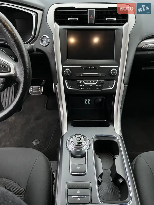 Ford Fusion 2019 VIN 3FA6P0LU2KR220401 фото оголошення 15 з 68