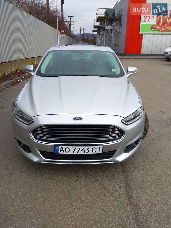 Седан Ford Fusion 2013 в Сваляве