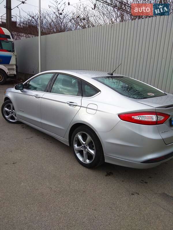 Седан Ford Fusion 2013 в Сваляве