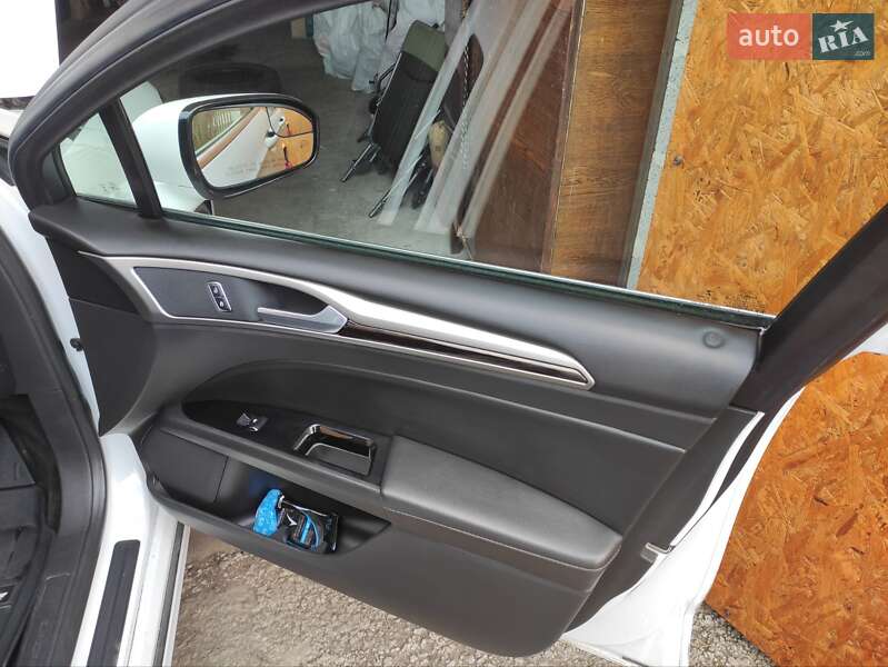 Седан Ford Fusion 2015 в Кропивницком