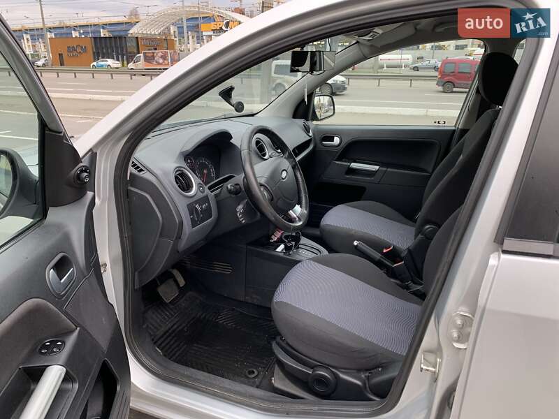 Хетчбек Ford Fusion 2011 в Києві