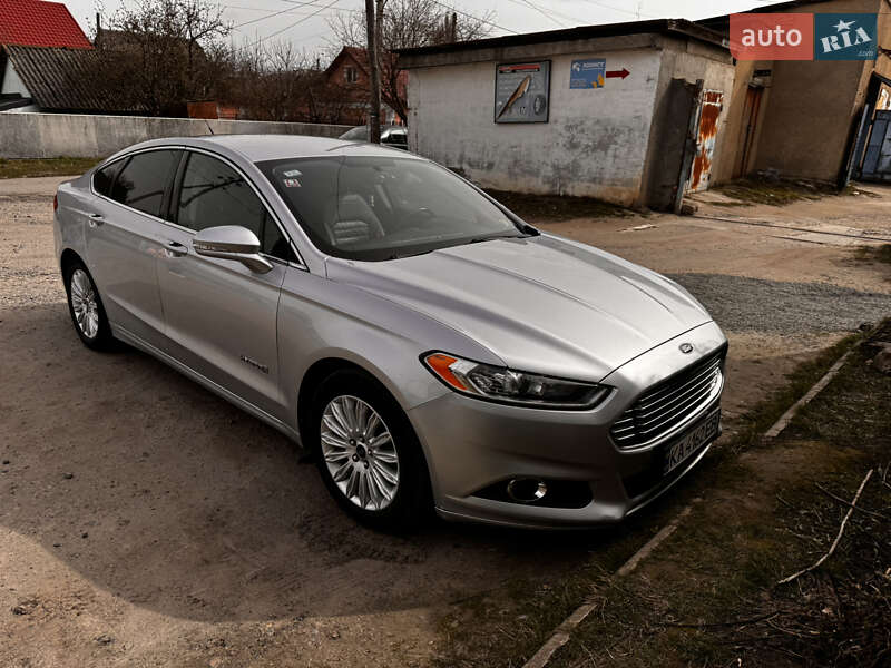 Седан Ford Fusion 2012 в Староконстантинове