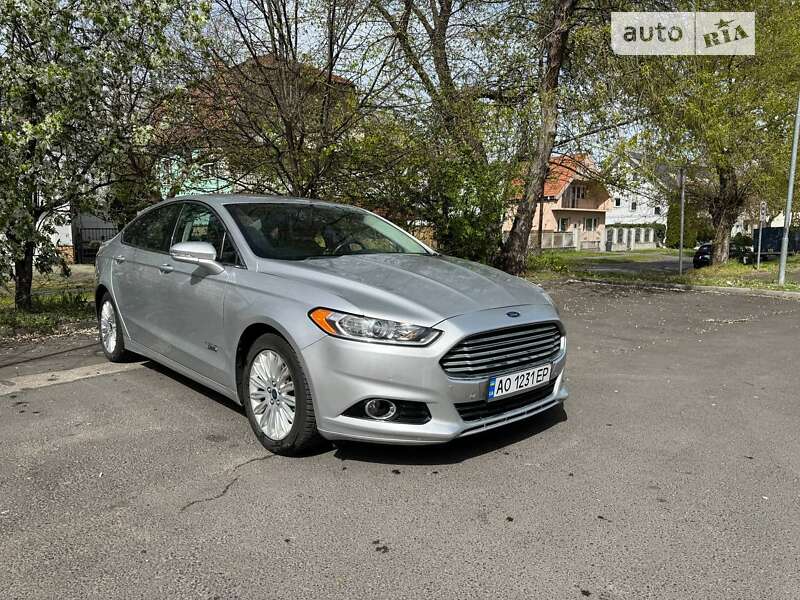 Седан Ford Fusion 2014 в Ужгороде