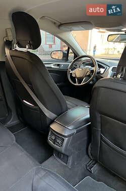 Седан Ford Fusion 2013 в 