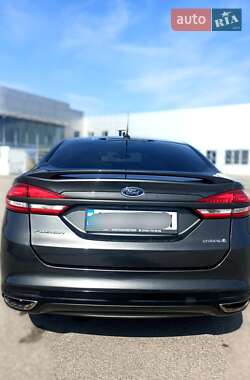 Седан Ford Fusion 2016 в 