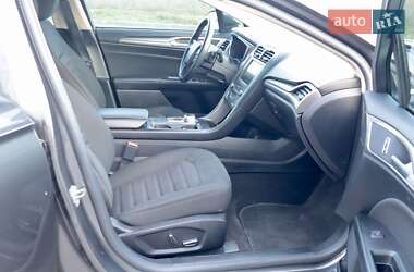 Седан Ford Fusion 2019 в 