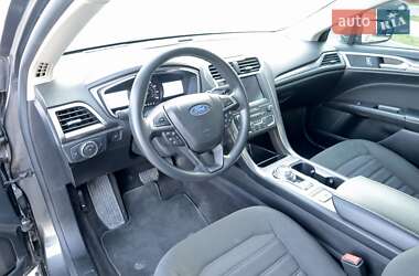 Седан Ford Fusion 2019 в 