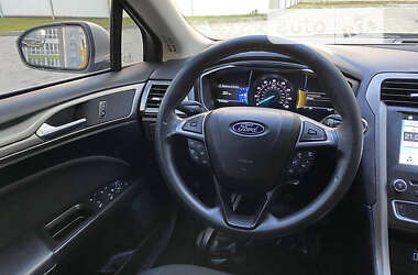 Седан Ford Fusion 2016 в Тячеві