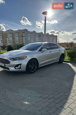 Седан Ford Fusion 2018 в Львове