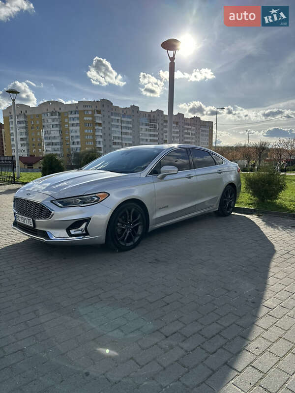 Седан Ford Fusion 2018 в Львове