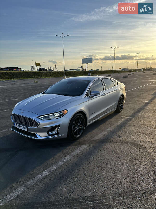 Седан Ford Fusion 2018 в Львове