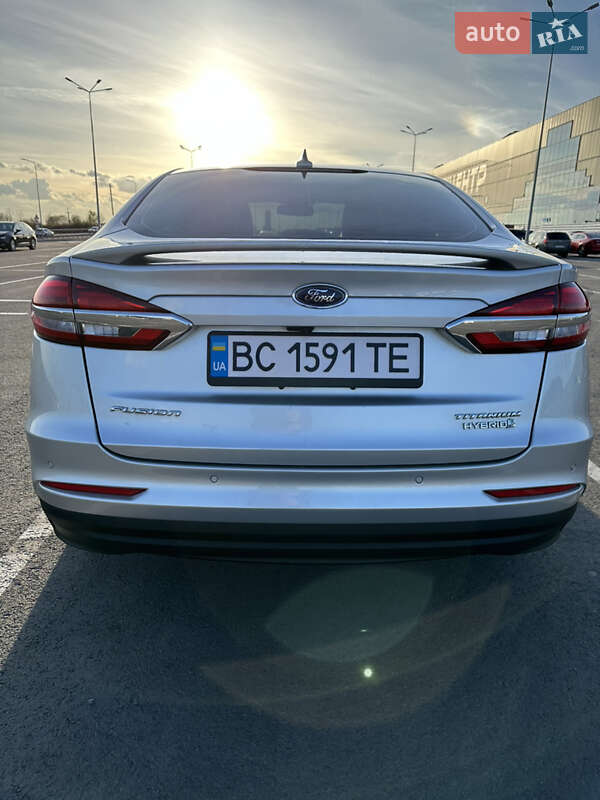 Седан Ford Fusion 2018 в Львове