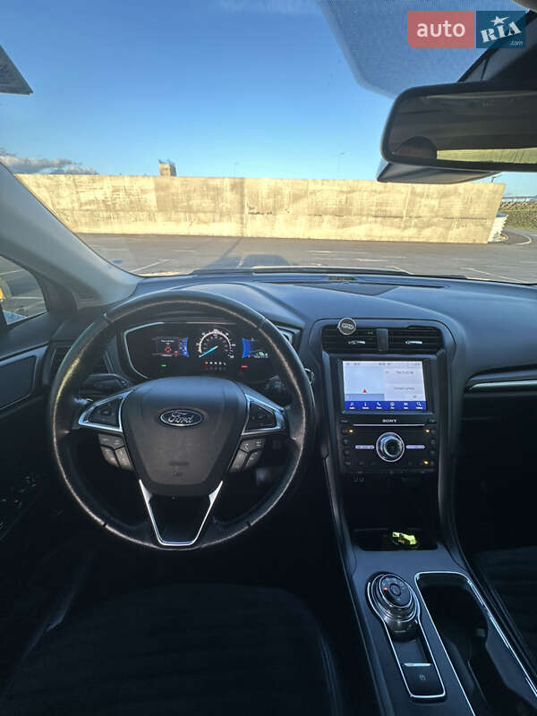 Седан Ford Fusion 2018 в Львове